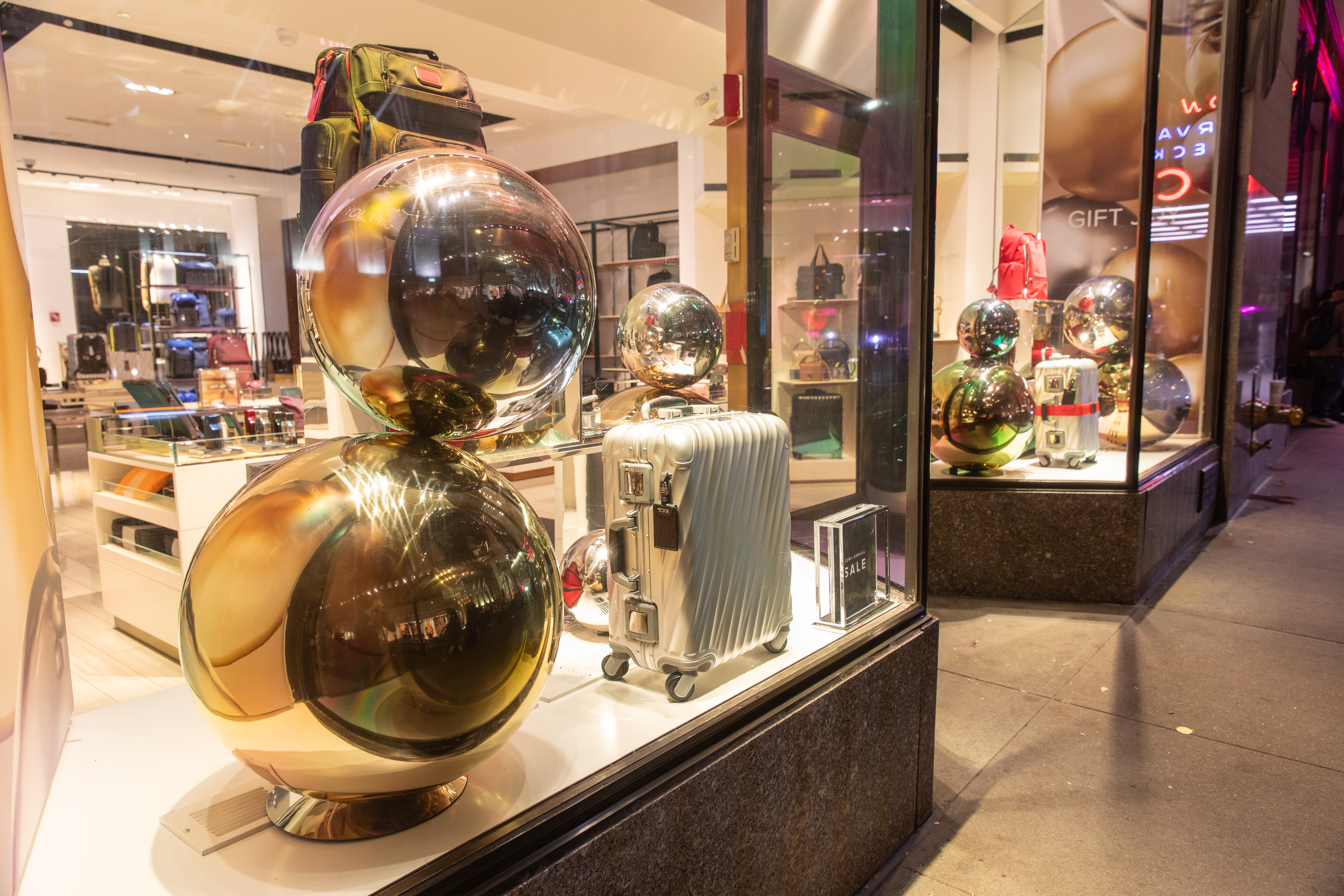 Tumi Holiday Window 2025-3